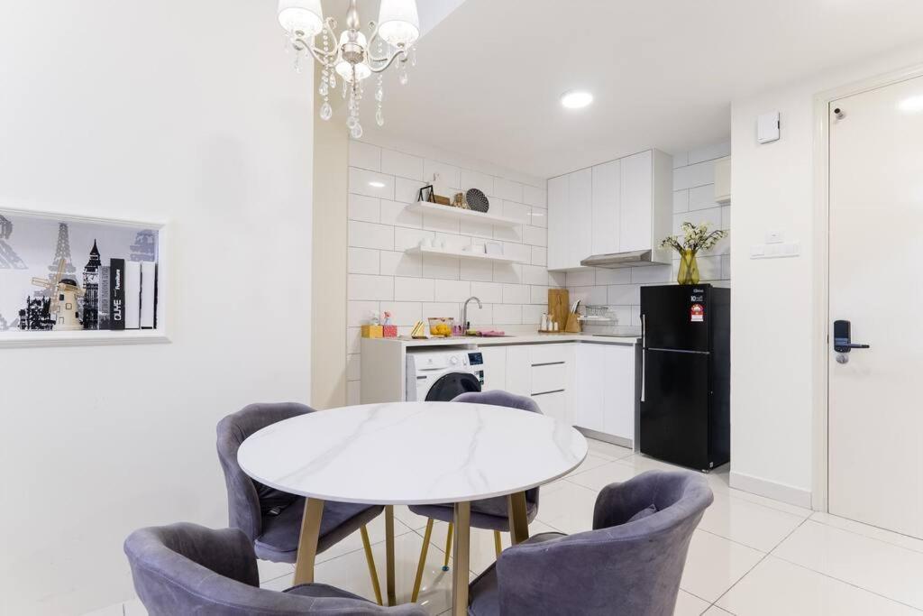 דירות קואלה לומפור Arte Mont Kiara Duplex 4 Pax Jacuzzi מראה חיצוני תמונה
